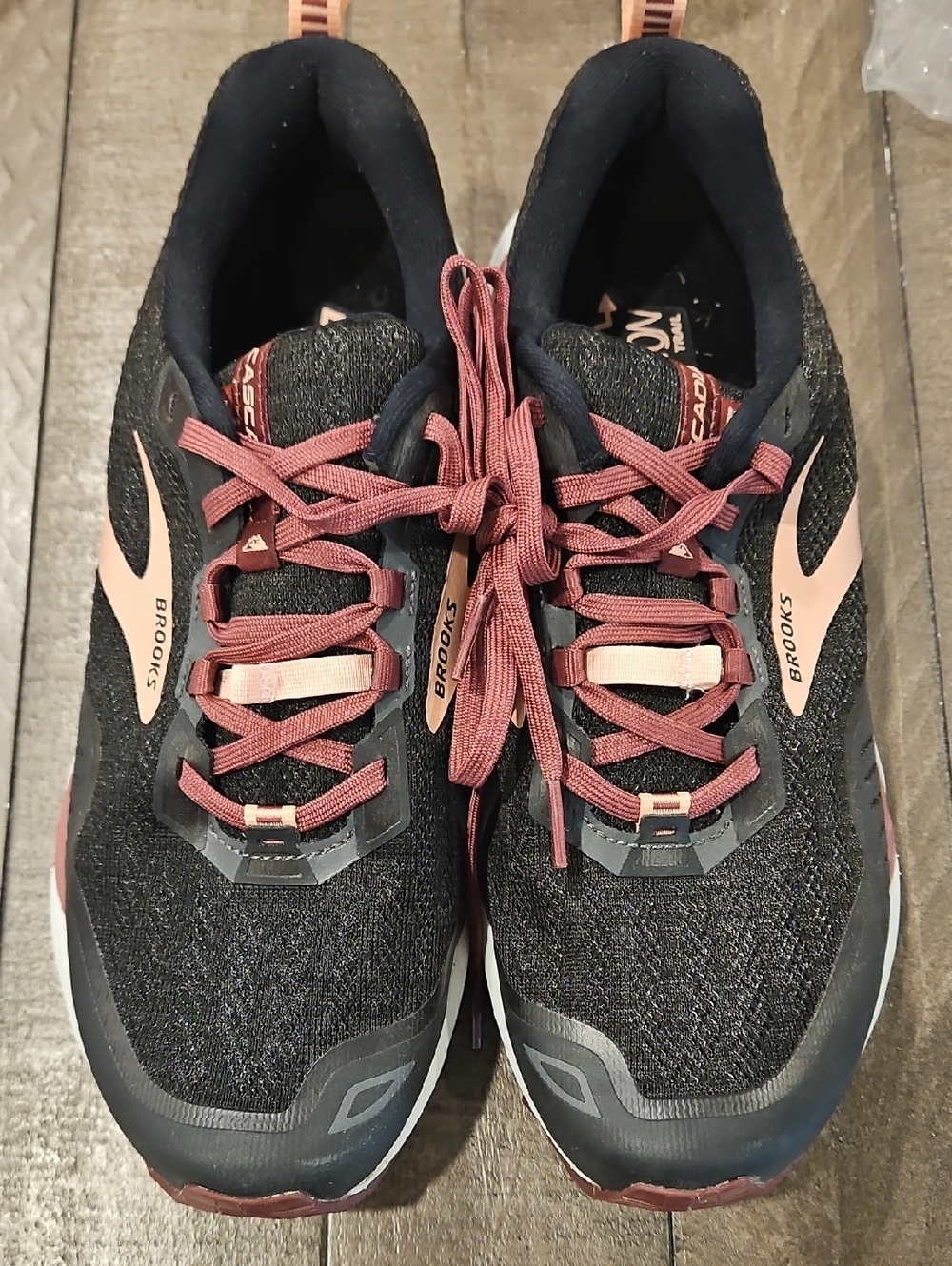 Brooks Women’s Cascadia Black and Rose Athletic Running Shoes Sz 10.5